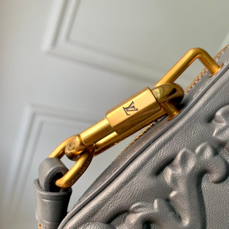 wsxc1686863092959_5.jpg LV -Handle Soft Trunk-M21677-22.5 x 14 x 5CM