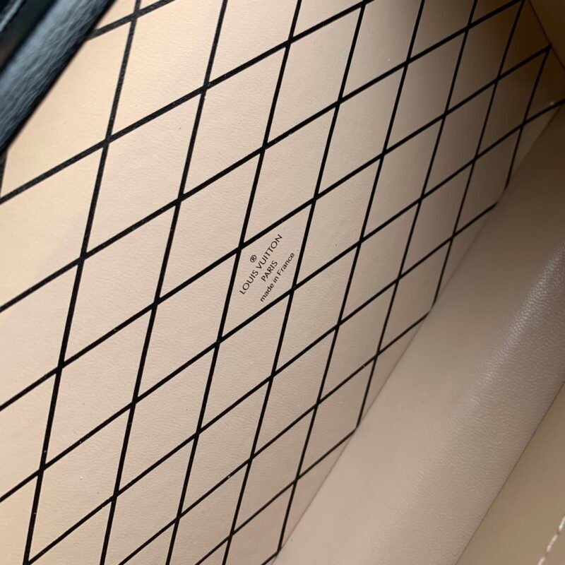 Louis Vuitton Petite Malle Handbags-M22895-21 x 14 x 6CM