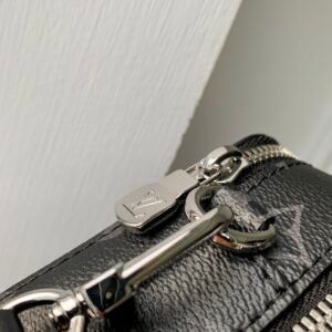 Louis Vuitton Alpha Wearable Bag-M22481-18.5 x 11.0 x 6.5CM