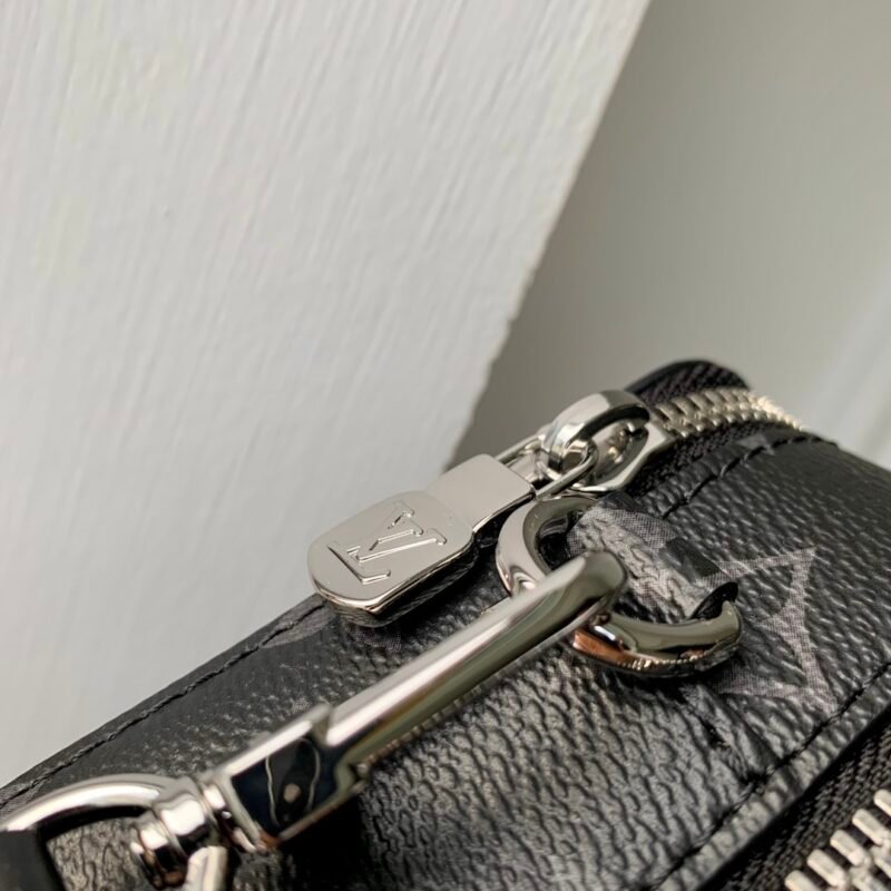 Louis Vuitton Alpha Wearable Bag-M22481-18.5 x 11.0 x 6.5CM