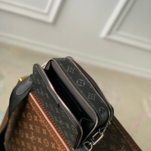Louis Vuitton Alpha Wearable Bag-M22481-18.5 x 11.0 x 6.5CM