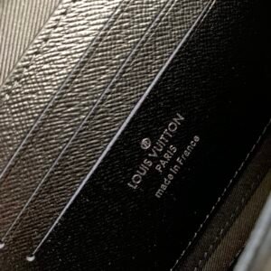 Louis Vuitton Alpha Wearable Bag-M22481-18.5 x 11.0 x 6.5CM