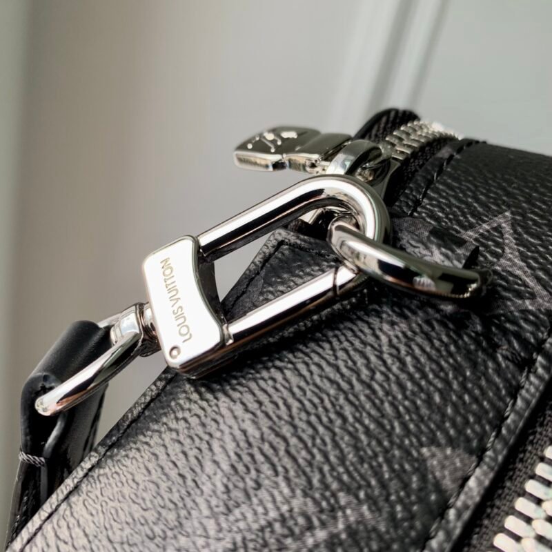 Louis Vuitton Alpha Wearable Bag-M22481-18.5 x 11.0 x 6.5CM