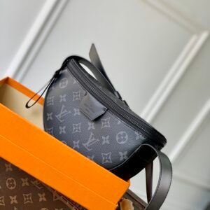 Louis Vuitton Moon Crossbody Bag-24.5 x 16 x 4.55CM