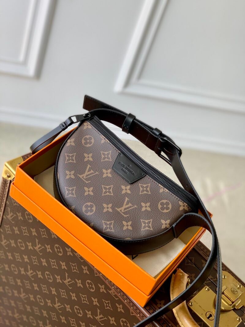 Louis Vuitton Moon Crossbody Bag-24.5 x 16 x 4.55CM