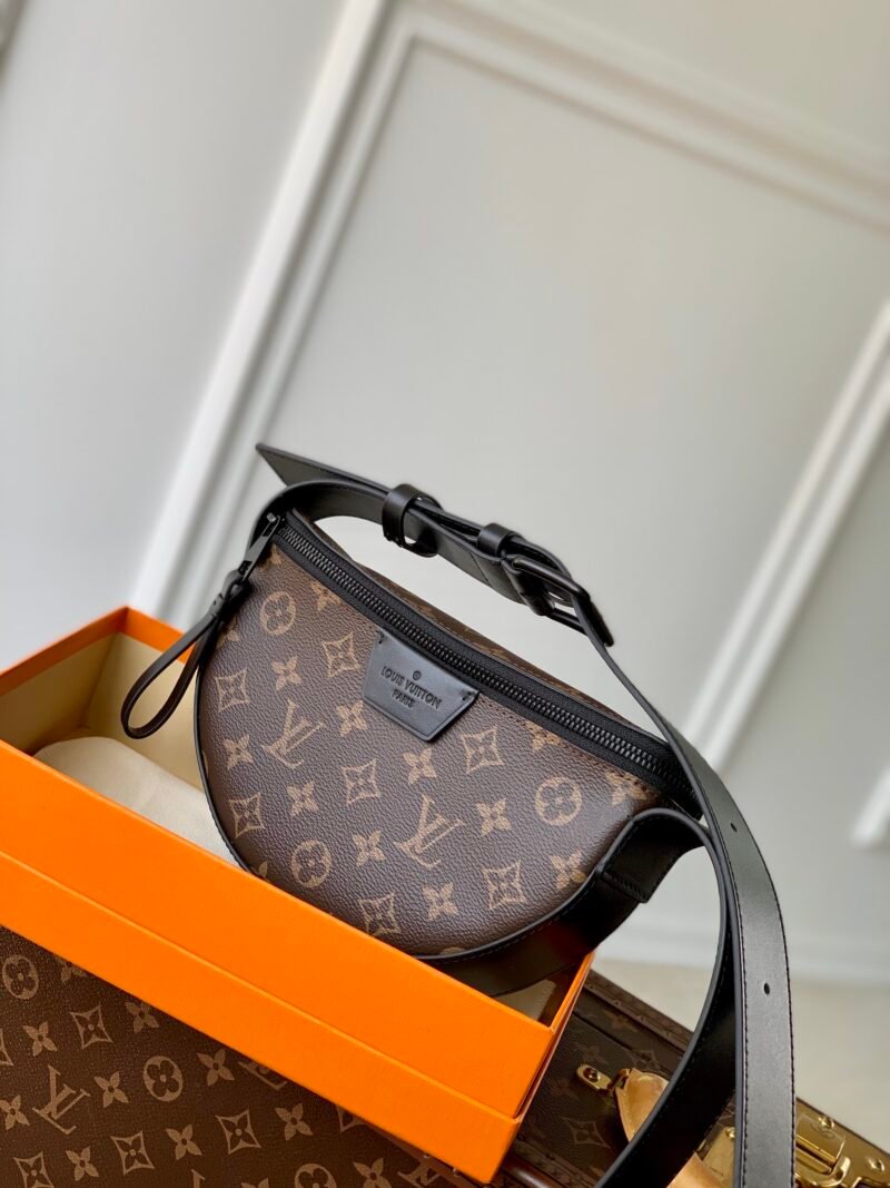 Louis Vuitton Moon Crossbody Bag-24.5 x 16 x 4.55CM