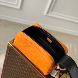 Louis Vuitton Locker Dopp Kit Pouch -28 x 15 x 16.5CM