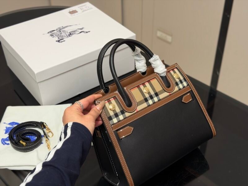 微信图片_2026-03-24_201941_401 Burberry Cotswolds Tote Bag