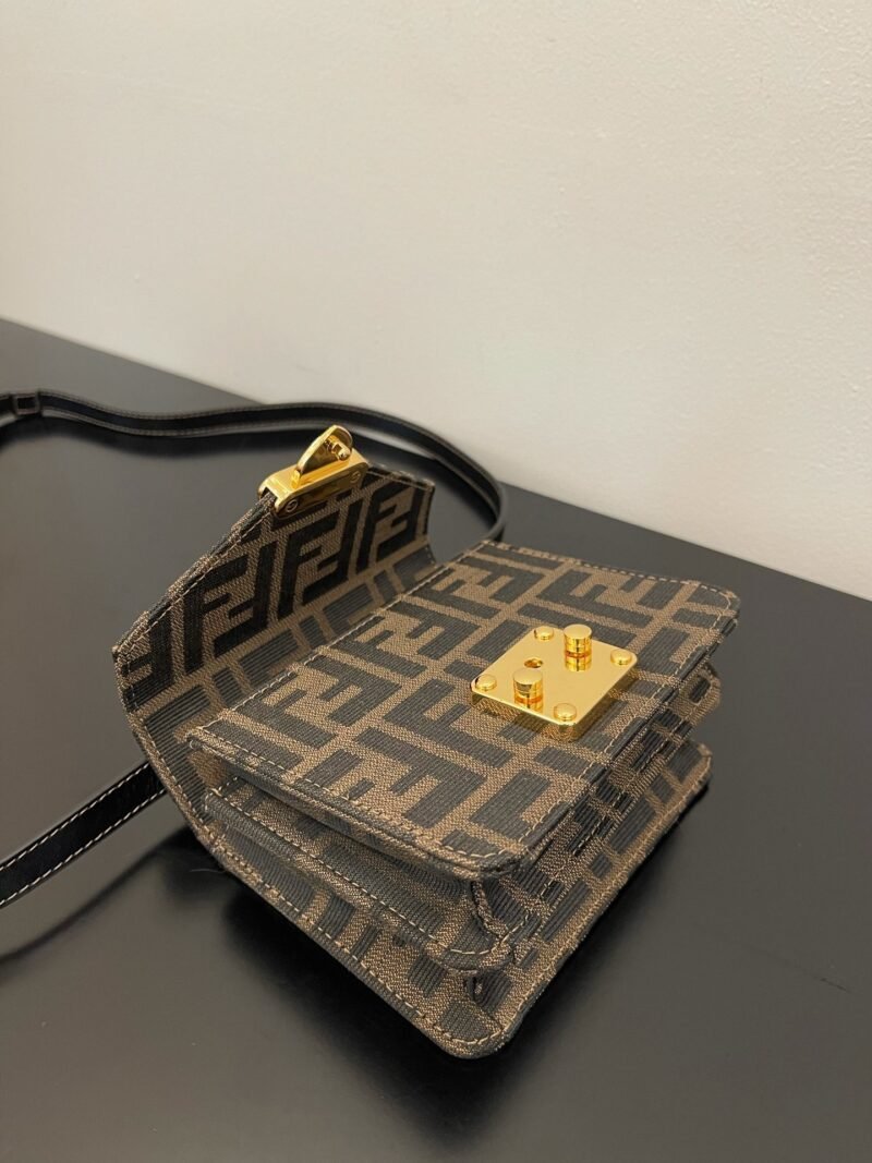Fendi Vintage Handbags-14.5x12x7CM