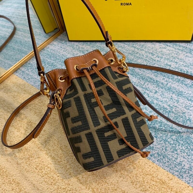 Fendi Mini Mon Tresor Bag -12x18x10CM