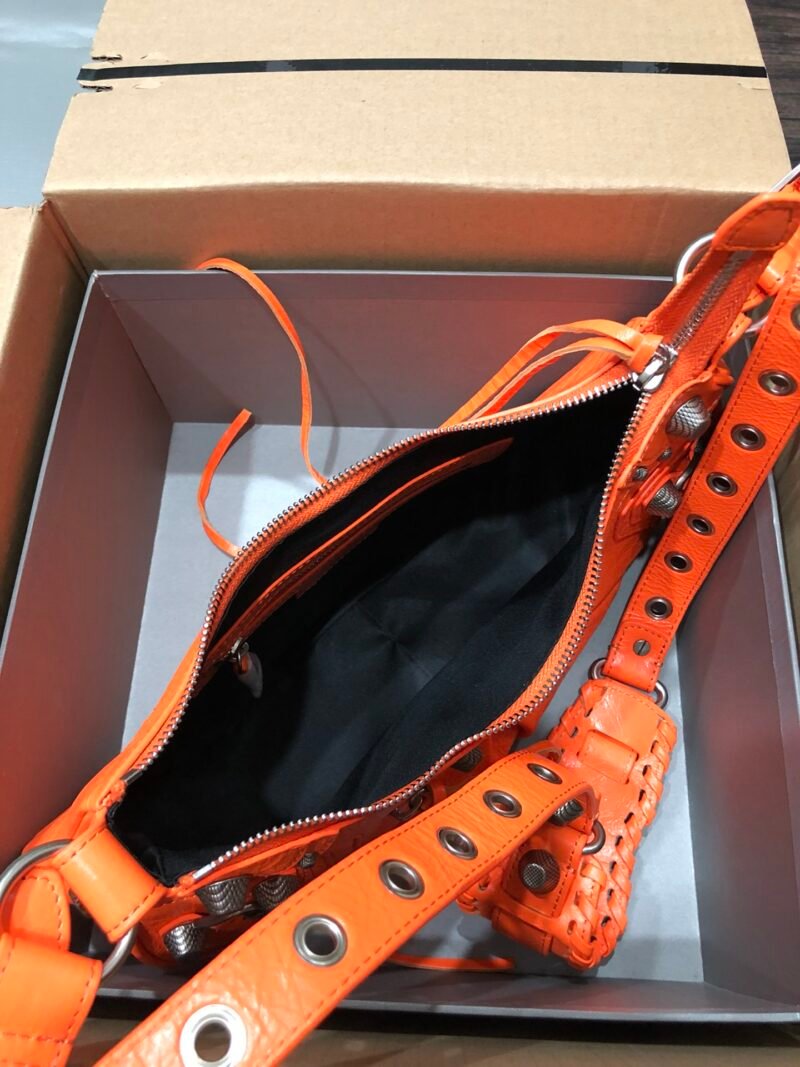 ba-9653979tewetwrteretetrret_7_.jpg Balenciag Le Cagole Handbags-33*16*8CM