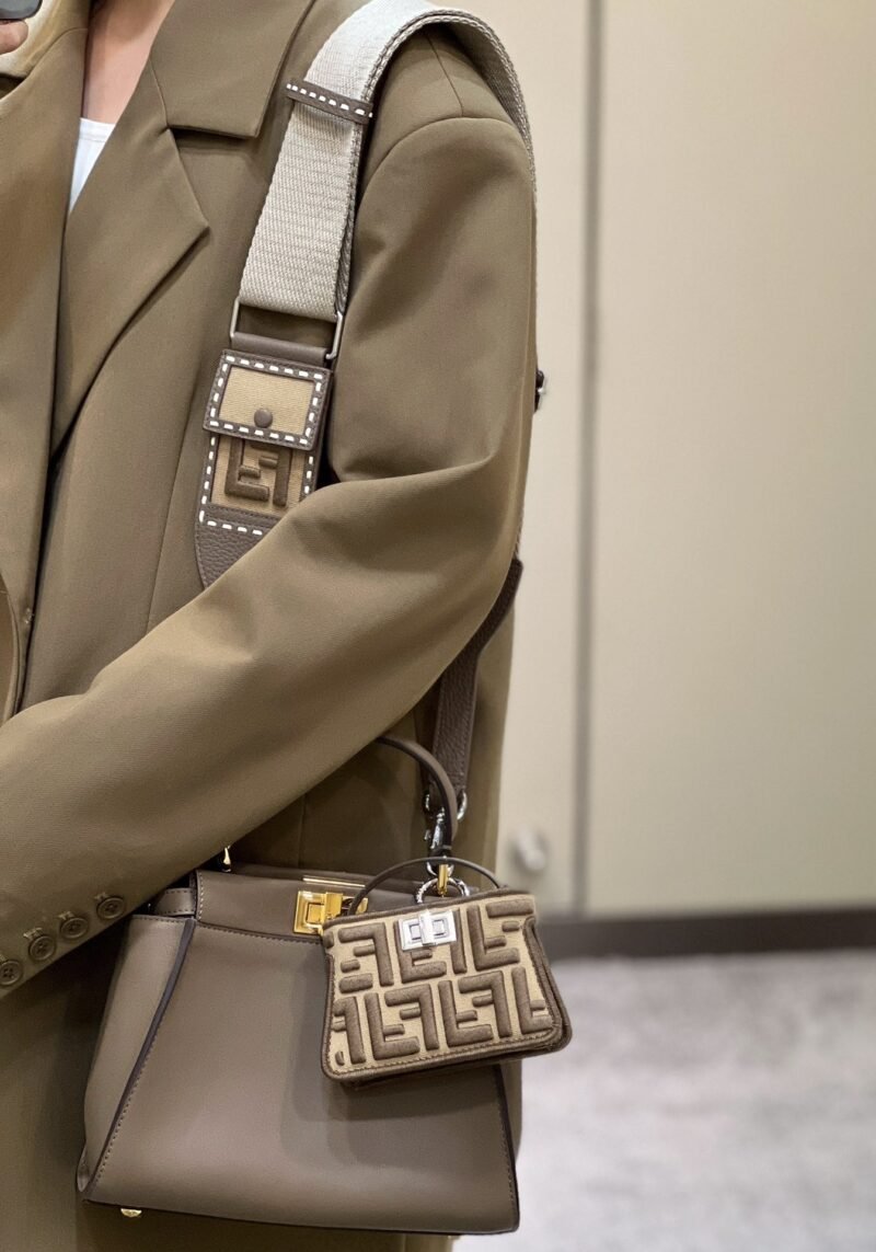 Fendi PeekabooTote-24×7×19CM