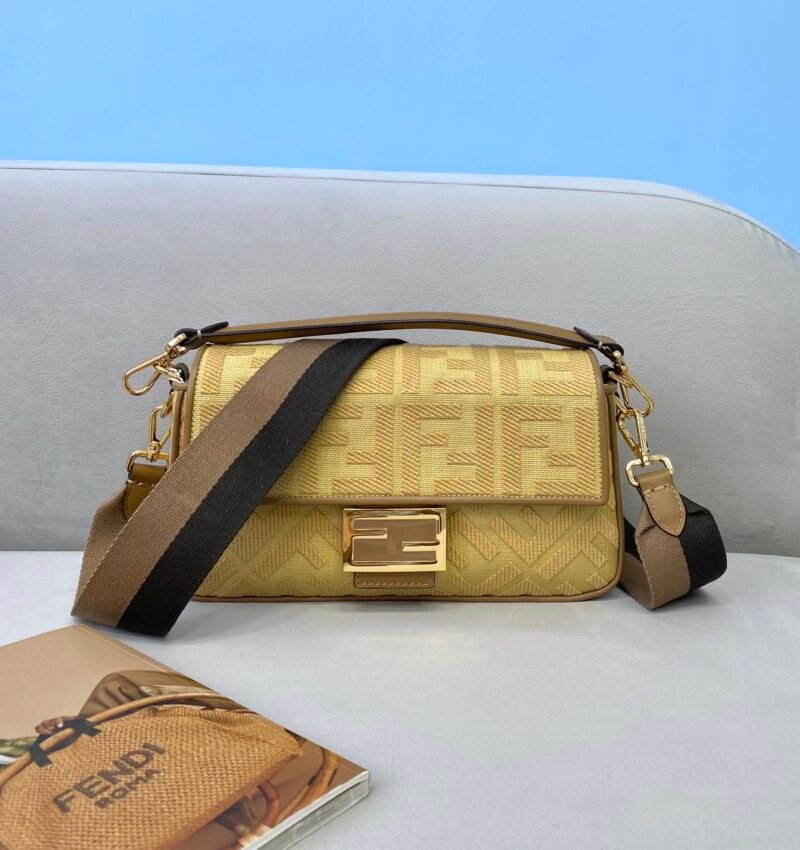 erwrwerwe_5_.jpg Fendi Medium Baguette Bag-26x15x4CM