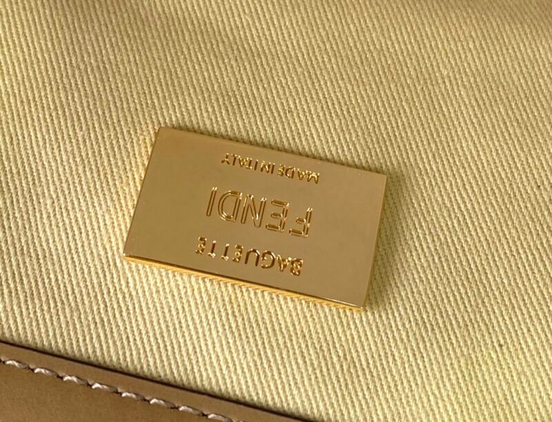 erwrwerwe_8_.jpg Fendi Medium Baguette Bag-26x15x4CM