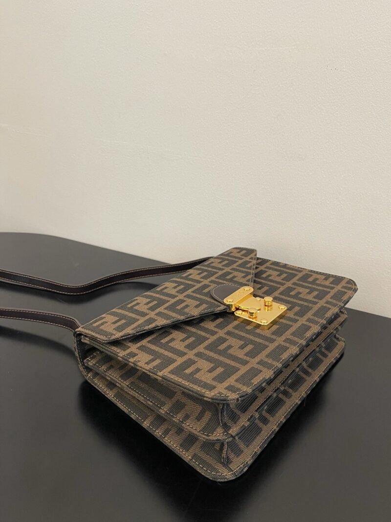 ewe-098790_2_.jpg Fendi Vintage Handbags-24x18x8CM
