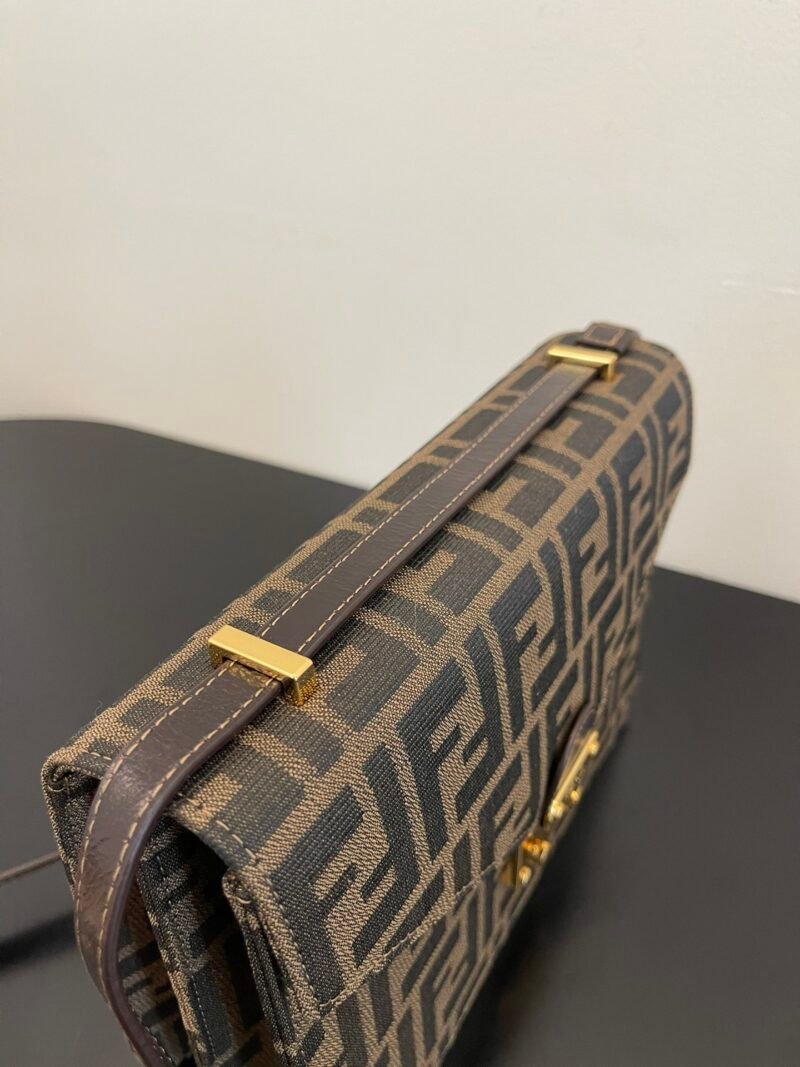 ewe-098790_4_.jpg Fendi Vintage Handbags-24x18x8CM