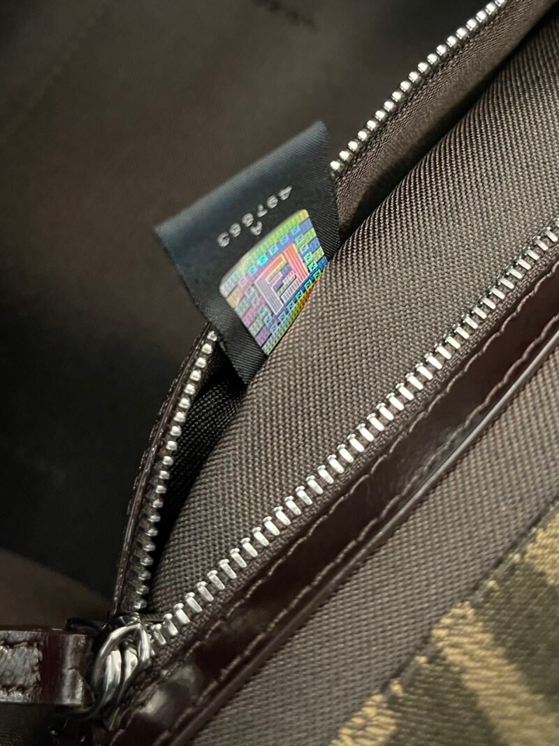 ewe-098790_6_.jpg Fendi Vintage Handbags-24x18x8CM