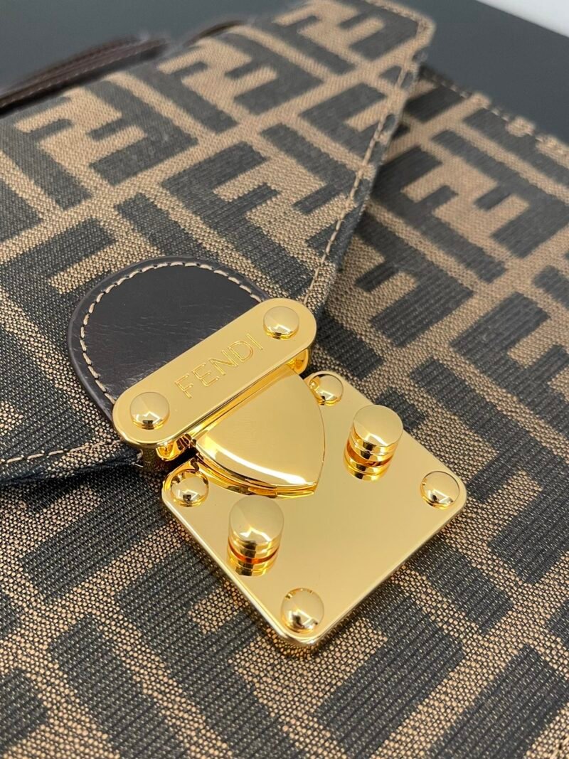 ewe-098790_8_.jpg Fendi Vintage Handbags-24x18x8CM