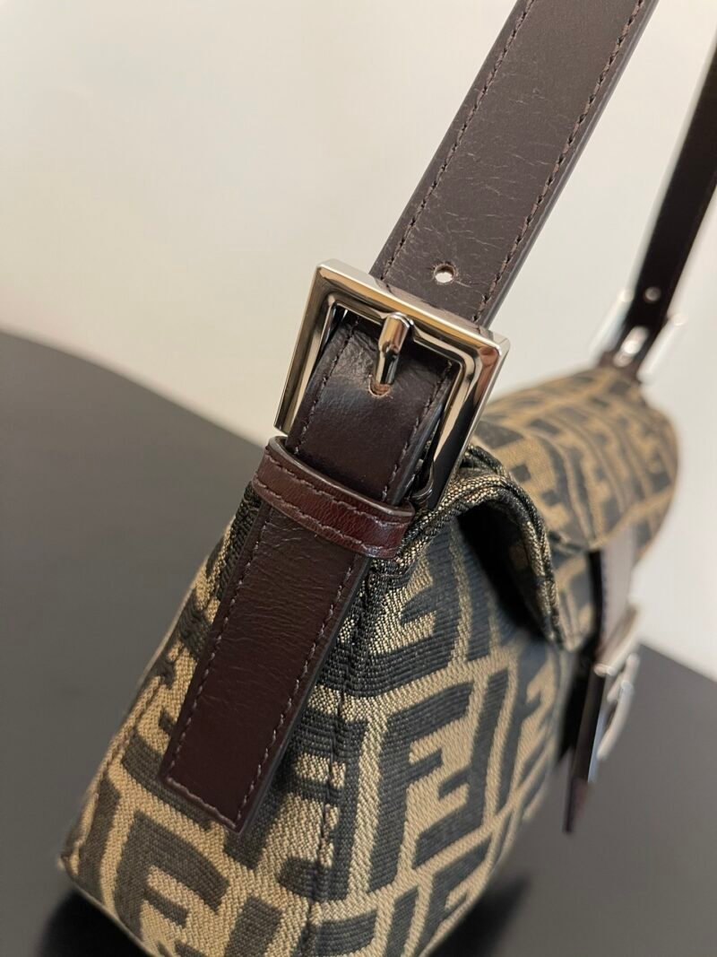 ewe-098794_1_.jpg Fendi Vintage Handbags-26x13x8CM