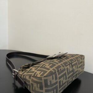 ewe-098794_3_.jpg Fendi Vintage Handbags-26x13x8CM