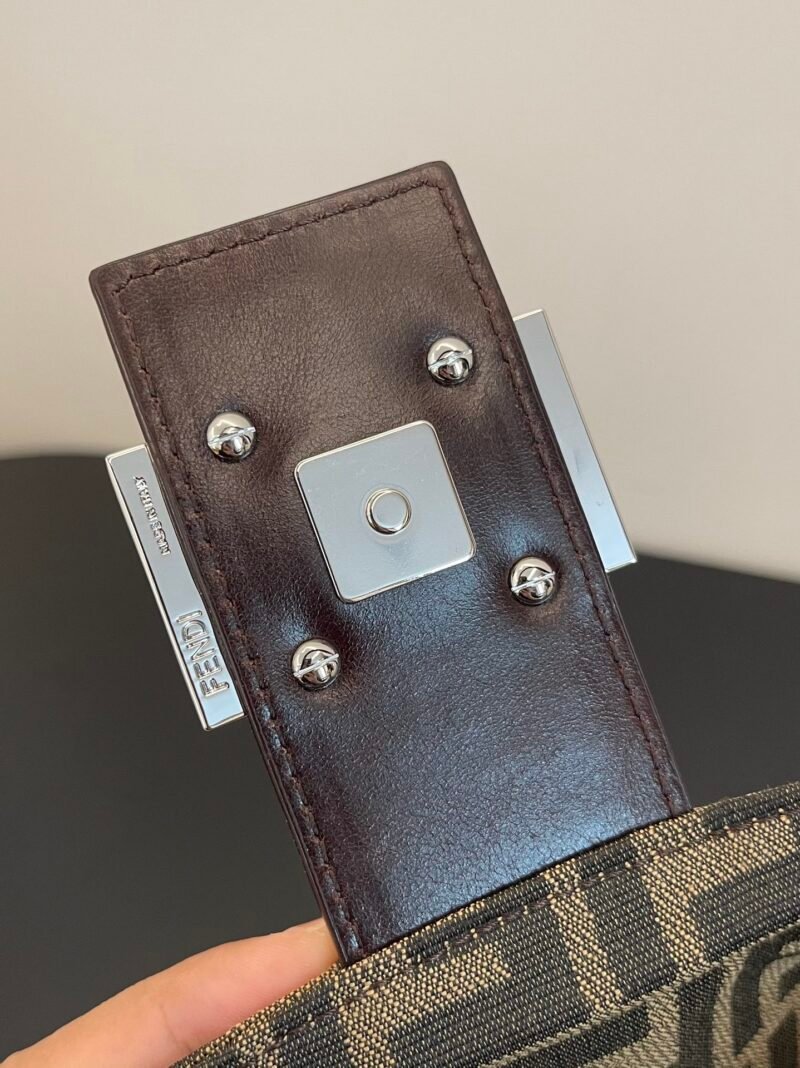 ewe-098794_8_.jpg Fendi Vintage Handbags-26x13x8CM