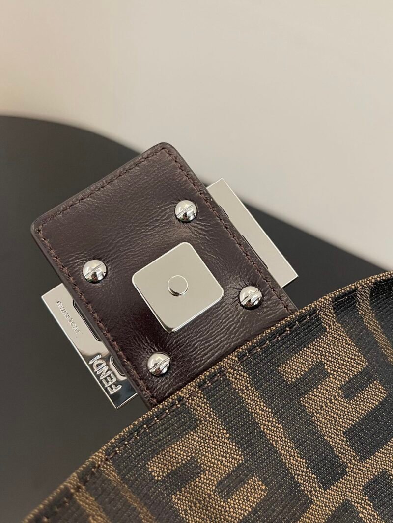 ewrwerwerwe_8__3.jpg FendI Medium Baguette Bag-26x15x4CM