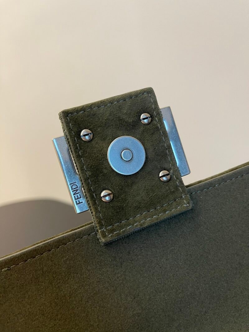 FendI Medium Lconic Baguette Bag-24x7x14.5CM