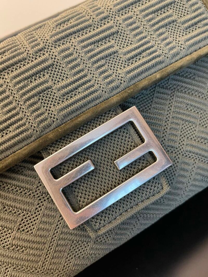 FendI Medium Lconic Baguette Bag-24x7x14.5CM