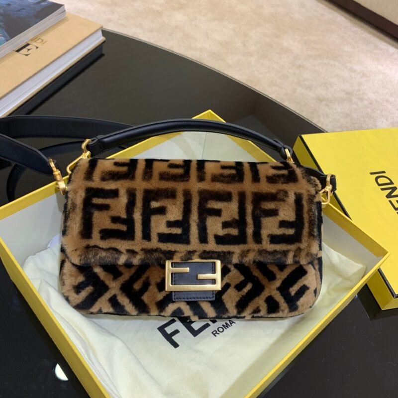 FendI Medium Baguette Bag-26x15x4CM