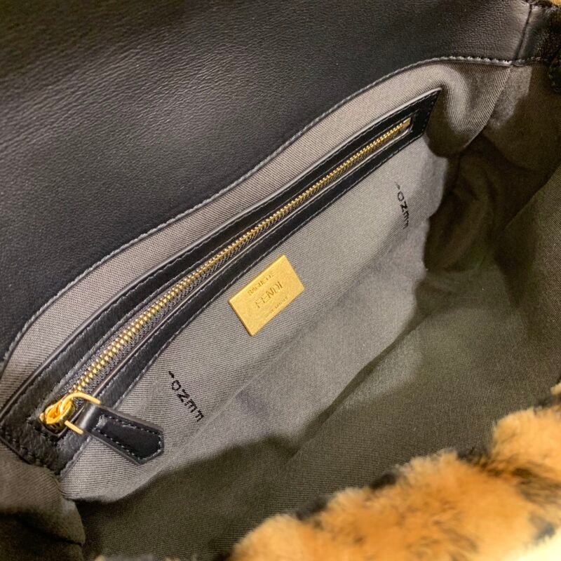 ferewrewrwe_5_.jpg FendI Medium Baguette Bag-26x15x4CM