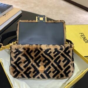 ferewrewrwe_6_.jpg FendI Medium Baguette Bag-26x15x4CM