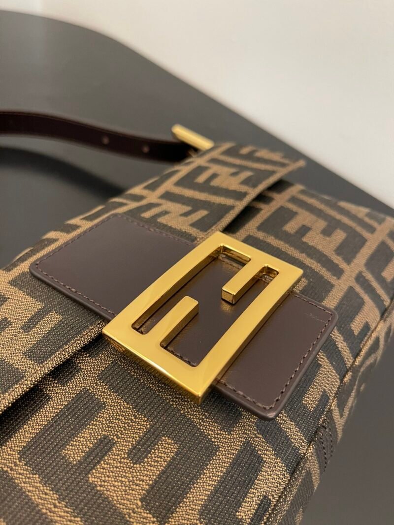 FendI Medium Baguette Bag-26x15x4CM