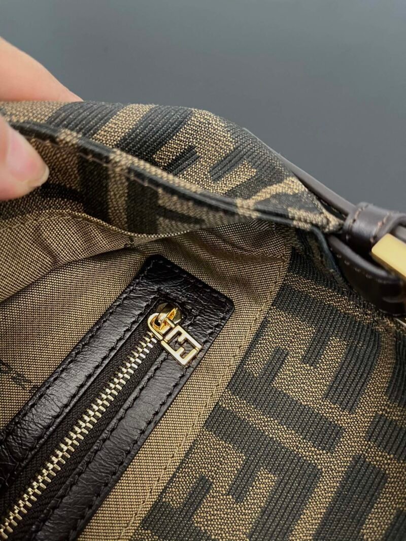 FendI Medium Baguette Bag-26x15x4CM