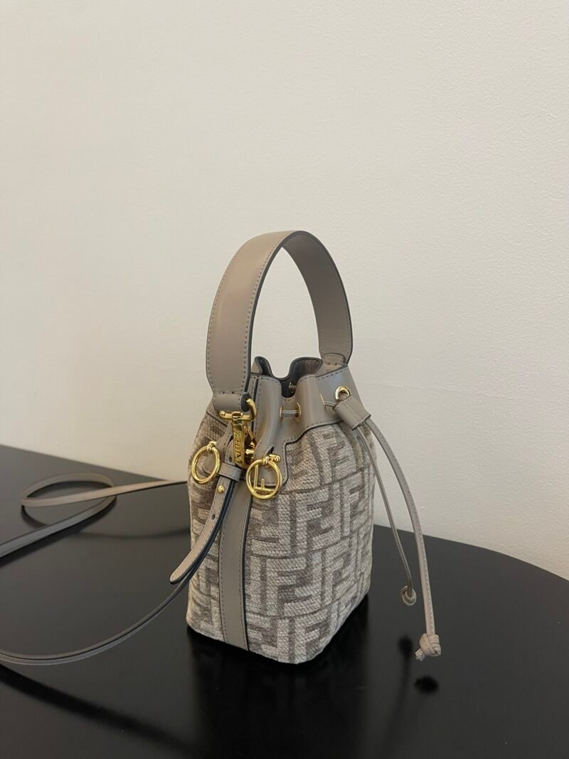 Fendi Mini Mon Tresor Bag -12x18x10CM