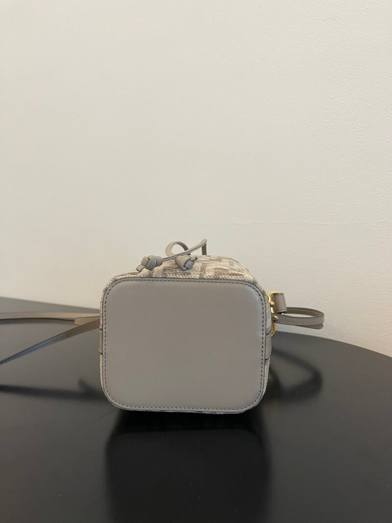 Fendi Mini Mon Tresor Bag -12x18x10CM
