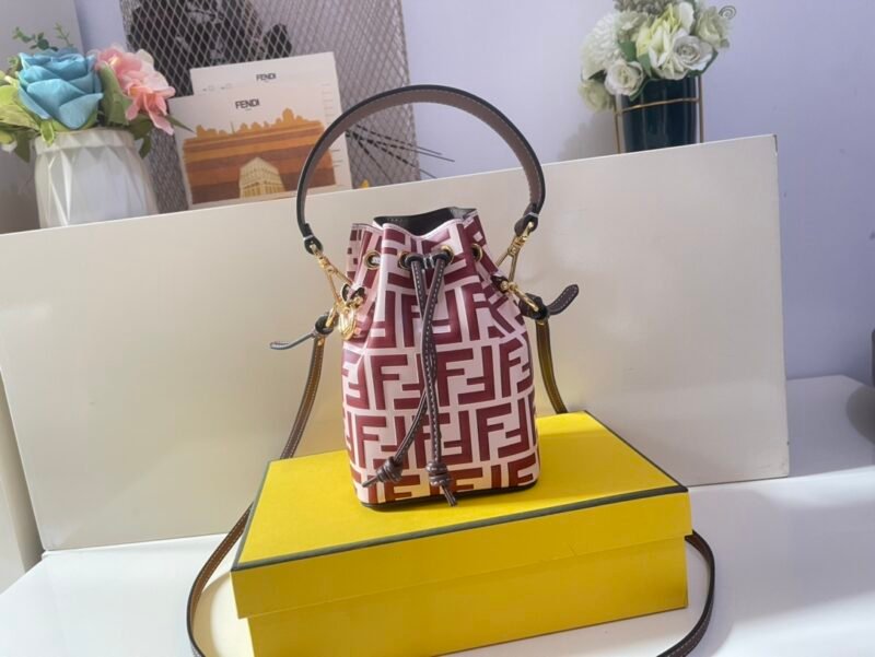 Fendi Mini Mon Tresor Bag -12x18x10CM