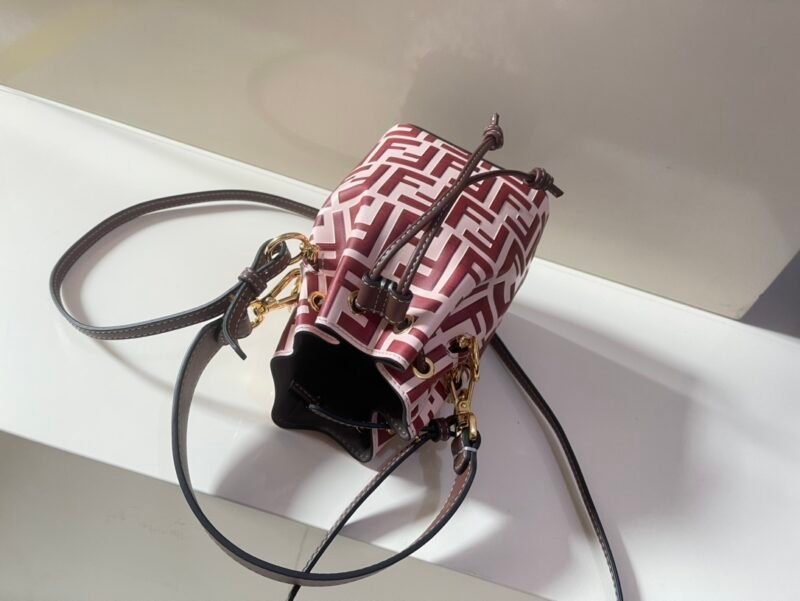 Fendi Mini Mon Tresor Bag -12x18x10CM