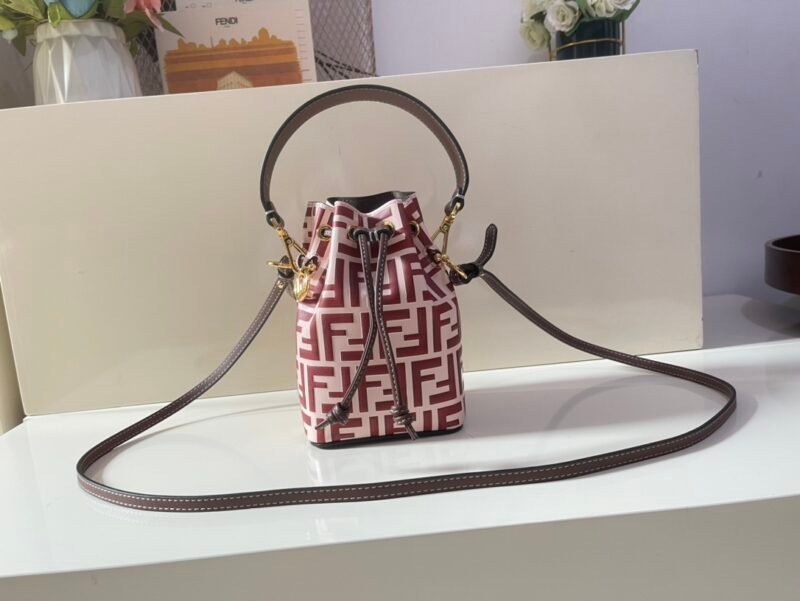 Fendi Mini Mon Tresor Bag -12x18x10CM
