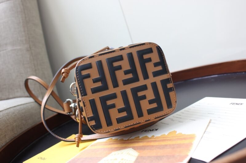 fs-09646errw_7_.jpg Fendi Mini Mon Tresor Bag -12x18x10CM