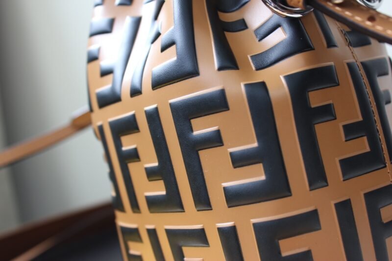 fs-09646errw_8_.jpg Fendi Mini Mon Tresor Bag -12x18x10CM