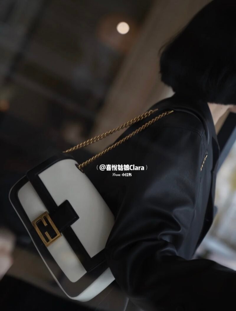 Fendi Medium Baguette Bag-26x15x4CM