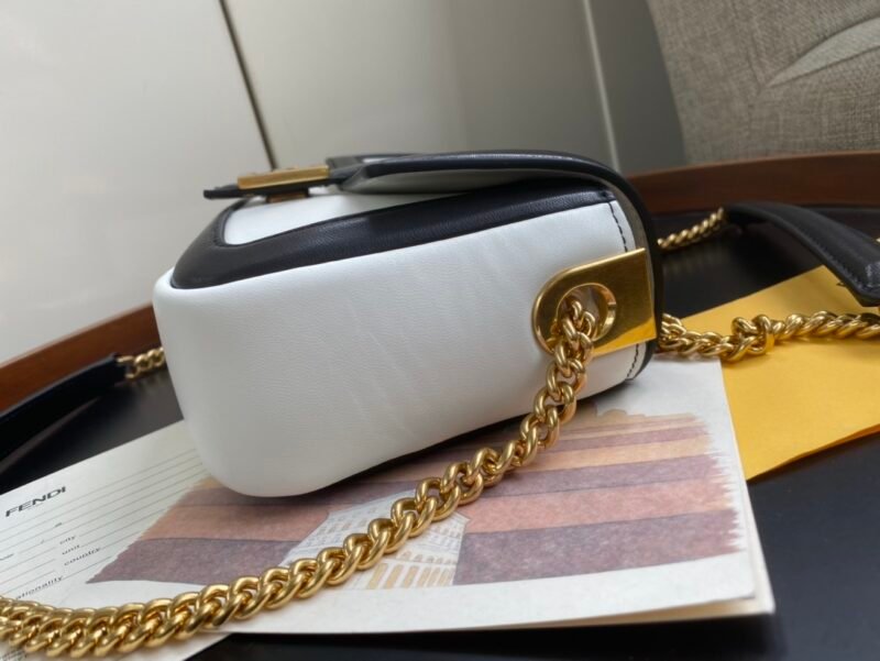 Fendi Medium Baguette Bag-26x15x4CM