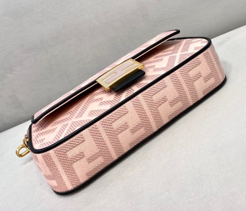 Fendi Medium Baguette Bag-26x15x4CM