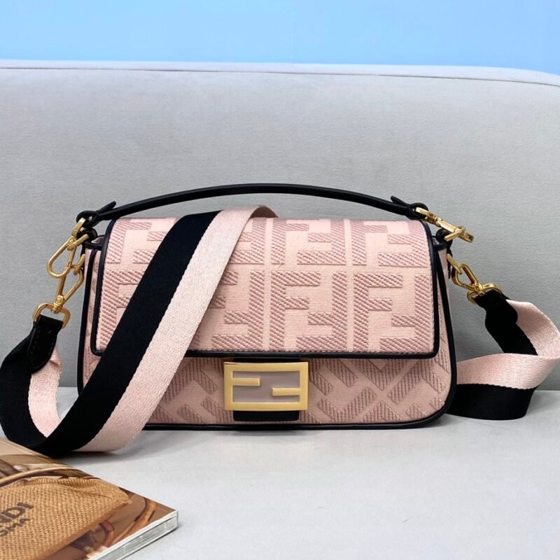 Fendi Medium Baguette Bag-26x15x4CM