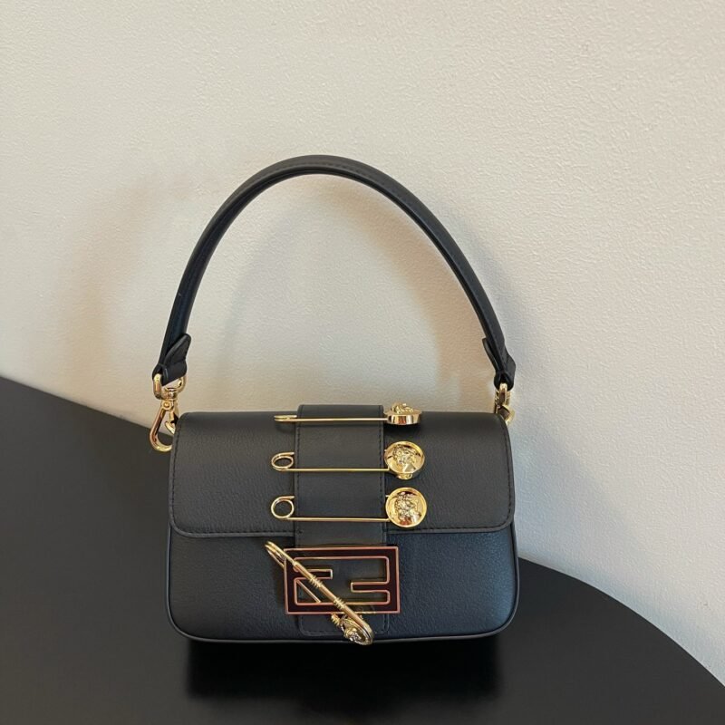 FendI Small Baguette Bag-20x15x9CM