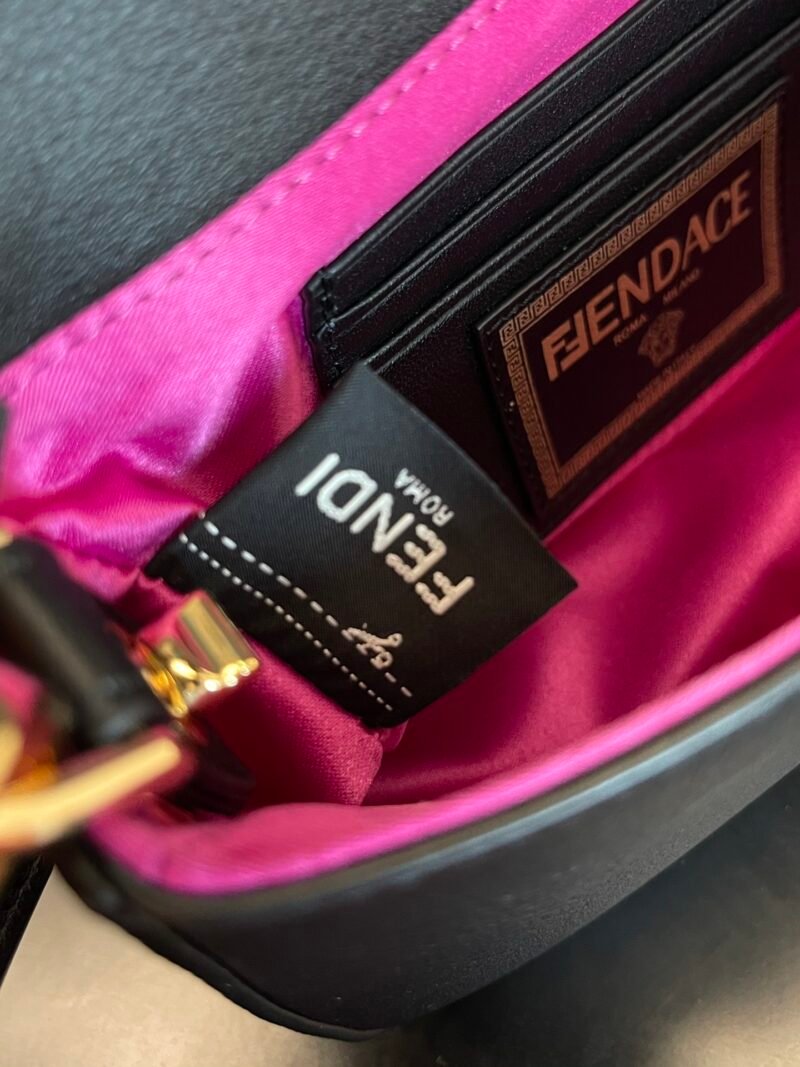 FendI Small Baguette Bag-20x15x9CM