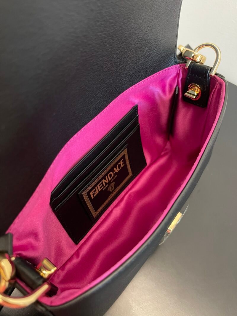 FendI Small Baguette Bag-20x15x9CM