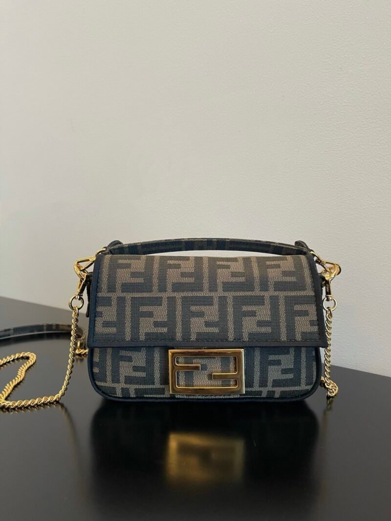 FendI Small Baguette Bag-20x15x9CM