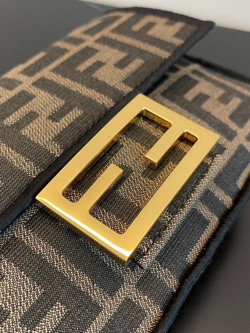 FendI Small Baguette Bag-20x15x9CM