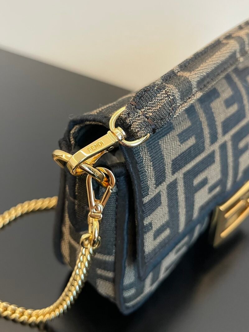 FendI Small Baguette Bag-20x15x9CM